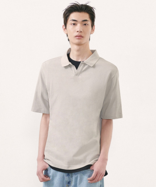 무신사스탠다드 슬릿 넥 피케 폴로 셔츠 머쉬룸 1715713