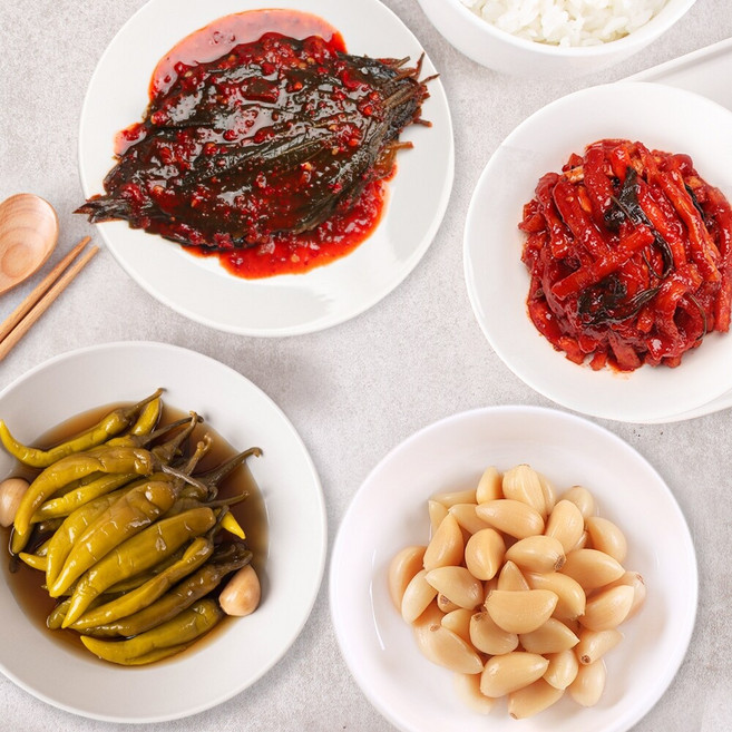 [마녀바스켓] 밥반찬 무말랭이1kg+깻잎무침1kg+간장고추1kg+알마늘장아찌1kg*, 1세트, 4kg