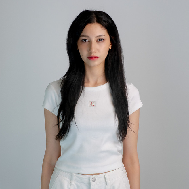 캘빈클라인 CK 여자 우븐 라벨 베이비 립 크롭 티셔츠