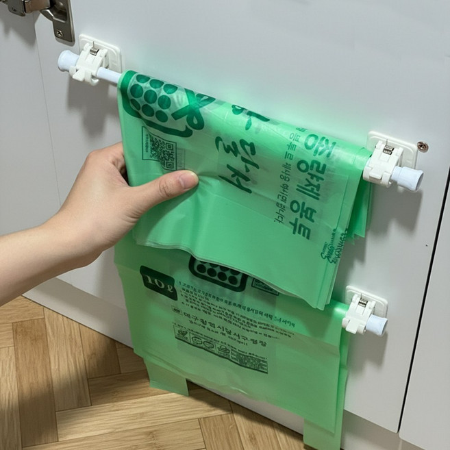 이지유 종량제봉투 정리 세트 압축봉+브라켓2P 길이조절 무타공 틈새 다용도 수납 걸이 거치대, 단일