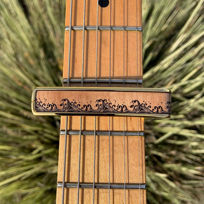 Thalia Capo Deluxe Series 移調夾, 1個, Flamed Maple Waves,銀色鍍鉻材質