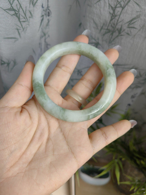 岫玉手鐲 顏色清新飄花