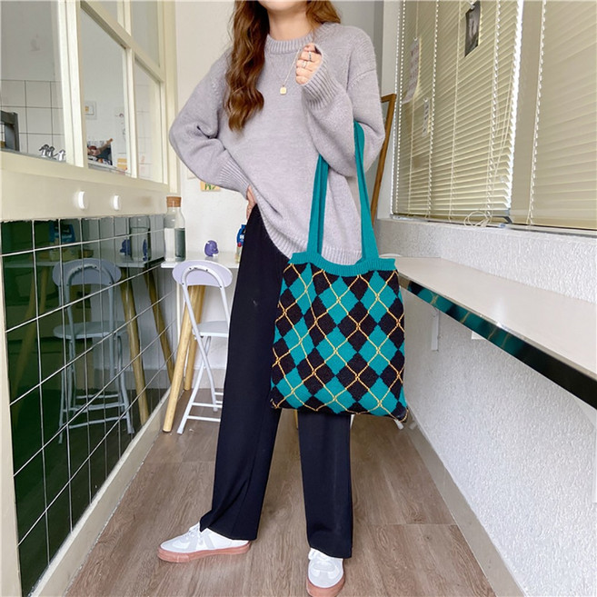 아가일 니트백 여성 숄더백 크로스 가방 겨울 데일리 꾸안꾸 감성 레트로 체크 패턴 니트 에코백 가볍고 포근한 여성 토트백 캐주얼 데일리백 겨울패션 가방