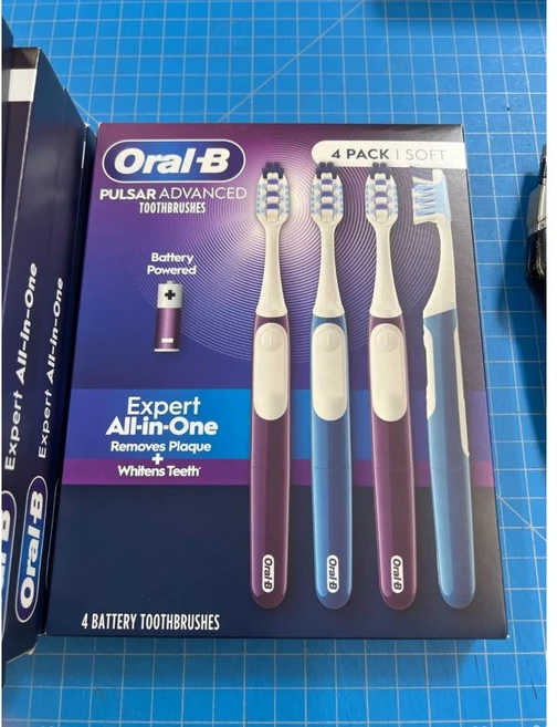 Oral B 3D 화이트 럭스 4 카운트1팩 펄사 배터리 구동 칫솔, 4 Count (Pack of 1) - 쿠팡