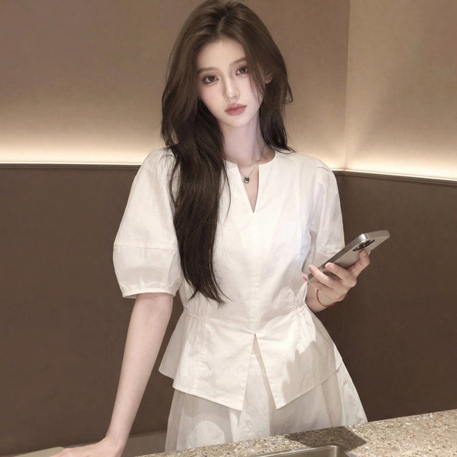 해피유통 여성 미니멀 퍼프소매 블라우스 허리라인 슬림핏 여름 상의