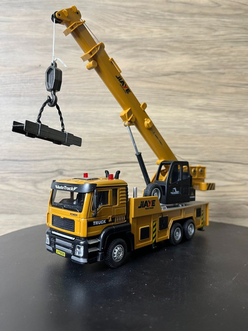 工程系列吊車 1:50比例精緻版 聲光效果 吊臺可旋轉 吊柱伸縮合金製, 1個