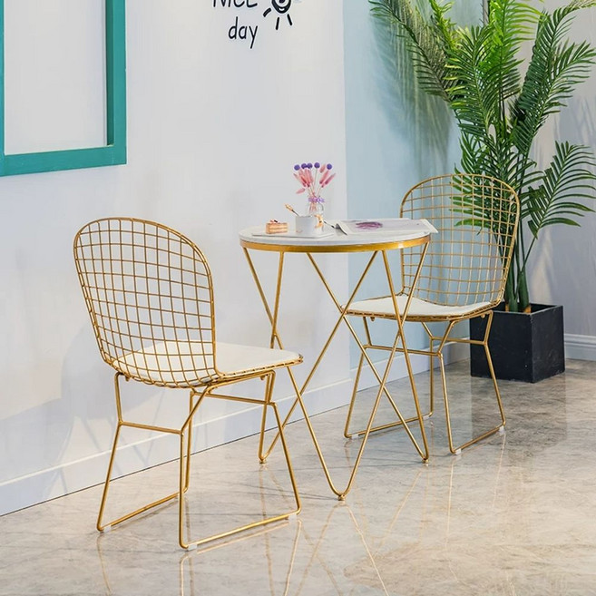 철제 미드센츄리 체어 체어 와이어 베르토이아 다이아몬드 1번타입 knoll의자, E. 테이블 1개와 의자 2개골든 테이블과 의자