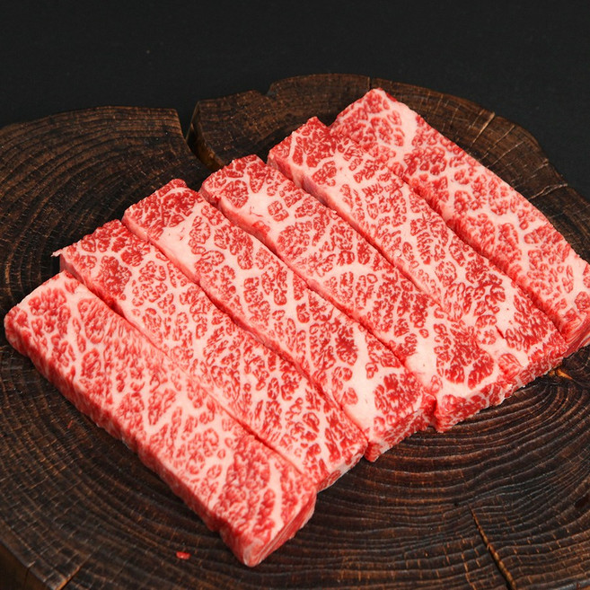 [고기가족] 한우 1+ 등급 살치살 300g 마블링 좋은 한우 구이용, 1개