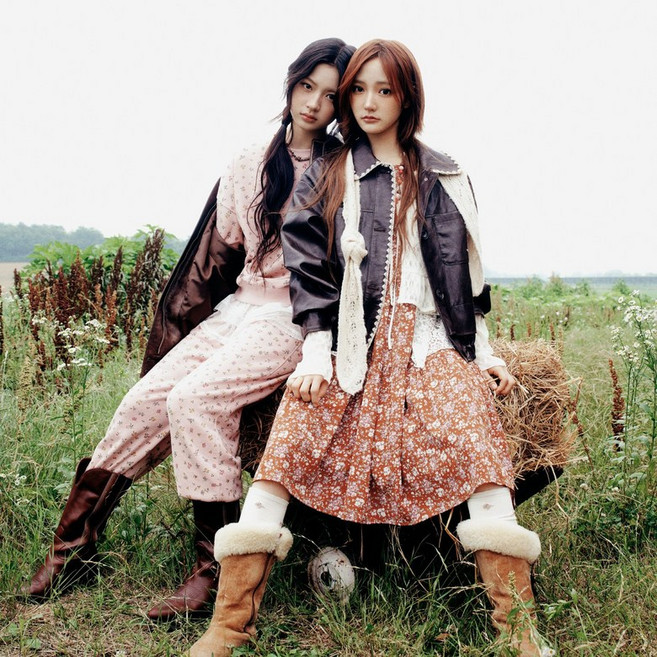 [백화점 정품] 써스데이아일랜드 [KiiiKiii ]플라워 라운드 넥 미디 원피스 (T256MOP325W)