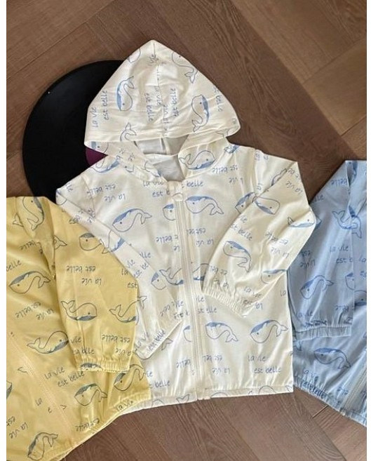 男女童連帽防曬外套，可愛黃色獅子圖案，薄款透氣，杏色鯨魚圖案
