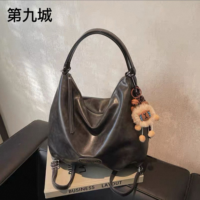 第九城時尚復古大容量單肩包女上班通勤學生上課休閒斜挎包, 1個, 黑色帶卡皮巴拉掛件