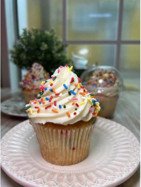 펀페티 바닐라 버터크림 컵케이크(Funfetti Vanilla Buttercream Cupcake) [원산지:상세설명에 표시], 150g, 4개