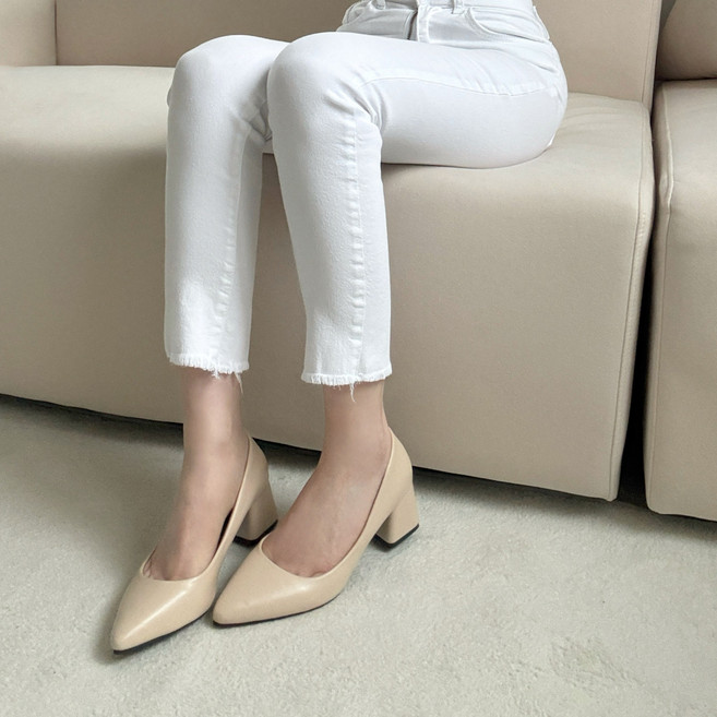 러블리디 헤레느 포인티드 토 미들힐 승무원 면접용 발편한 통굽 5cm 펌프스