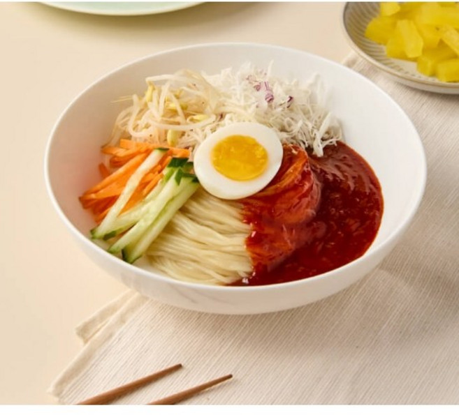 새콤달콤 비빔 쫄면 2인분 550g 쫄깃하고 탱글한 면과 새콤달콤한 양념 환상궁합 새벽배송