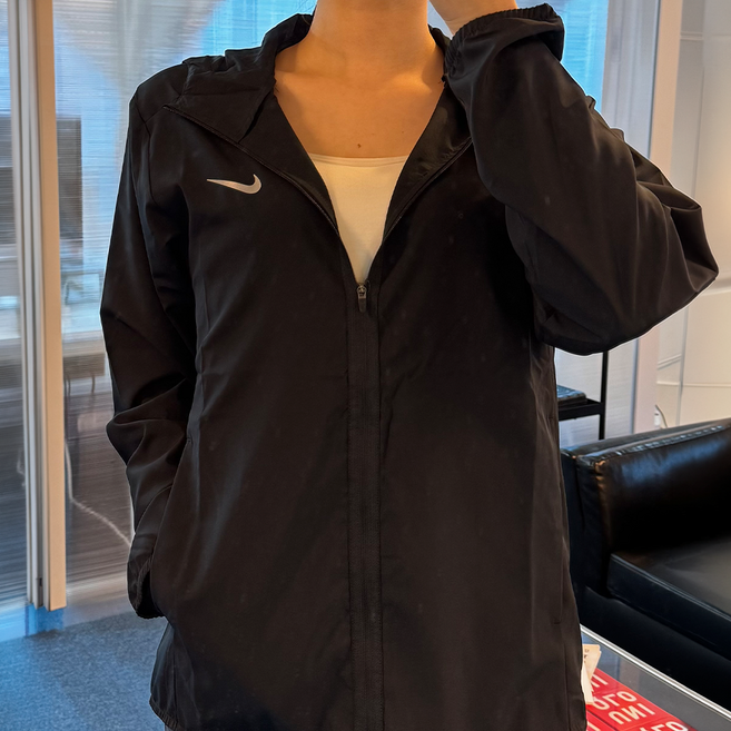 나이키 에센셜 후드 러닝 바람막이 자켓 + 보관파우치