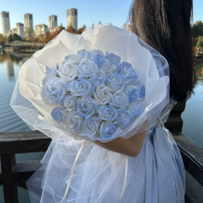 乾燥花與永生花滿天星花束, 碎冰藍
