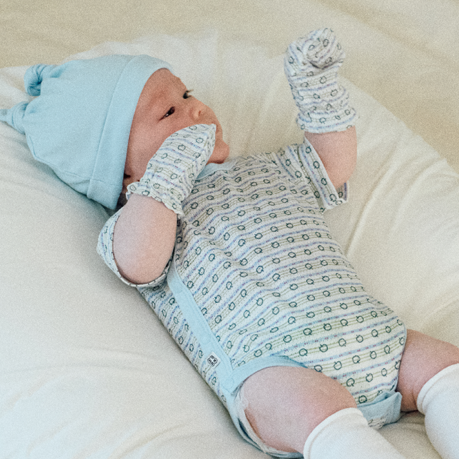 오우아스튜디오 신생아 사계절 메쉬 배냇수트