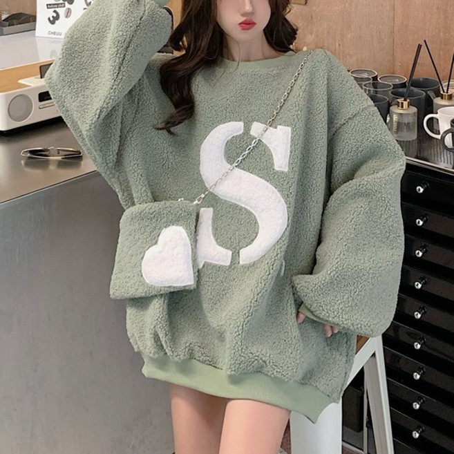 스타일아유 완전 귀여운 가방세트 여성 겨울 양모 S자수 레터링 뽀글이 시보리 오버핏 박시핏 맨투맨 티셔츠 크로스백 세트[AZBYTS1512]