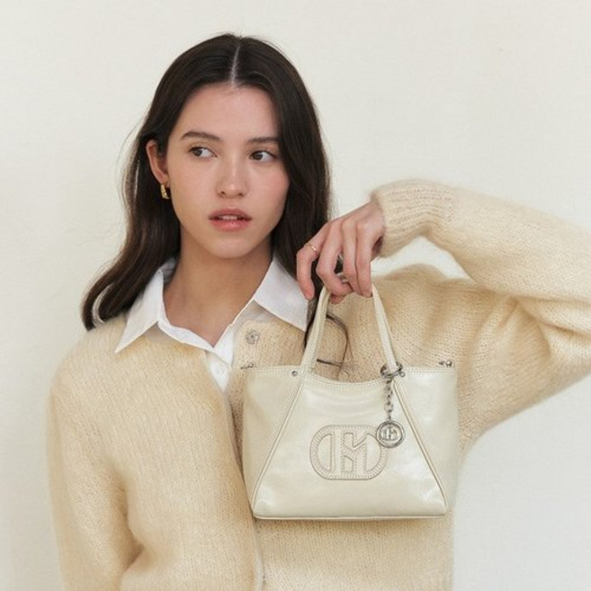 [국내백화점] 헤지스 아이보리 로고배색 가죽 미니토트백 크로스백 숄더백