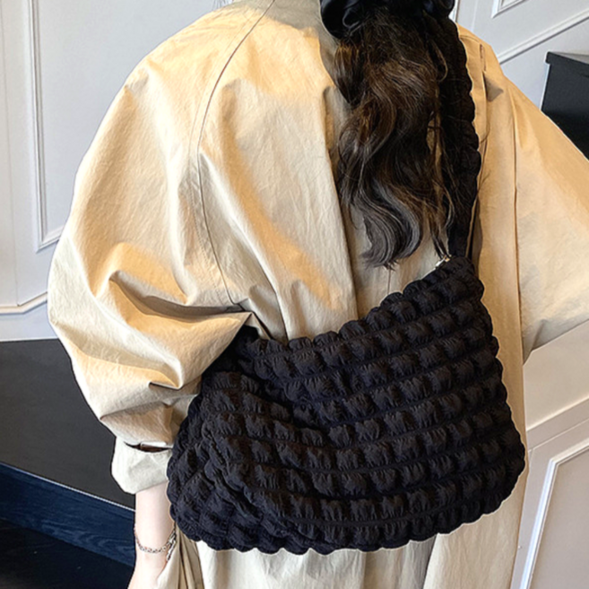 온더밸류 여성 구름가방 퀼팅 패딩 크로스백