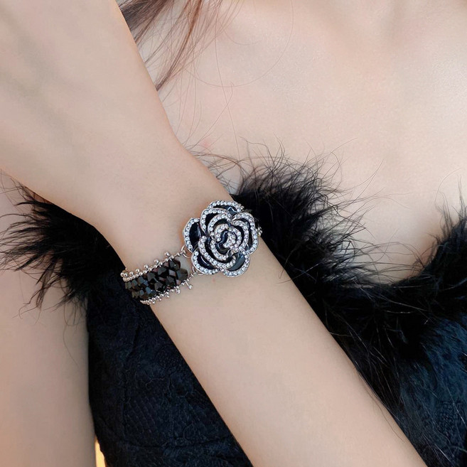백송 미드나잇 크리스탈 장미 모티브 팔찌 큐빅 플라워 고급진 클래식 블링 화려한 여성 주얼리