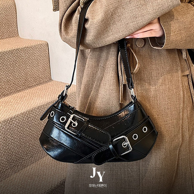 쪼예 데일리 버클 아일렛 스트랩 레더 미니 숄더백