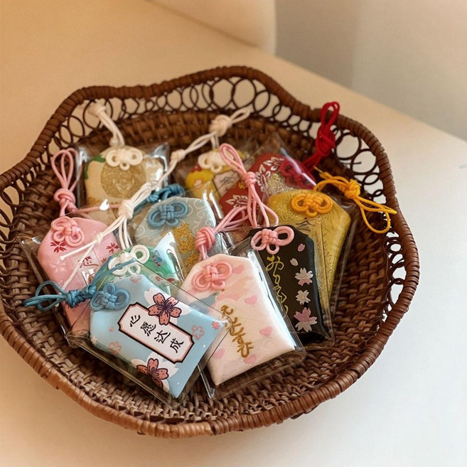 오마모리 행운 부적 지퍼백 키링 [10종 행운의 일본 여행 선물 시험 합격 수능 응원 소원 성취 건강 취업 재물 금전 열쇠 가방 고리 승진 기원 연인 복주머니 템], 미마모리