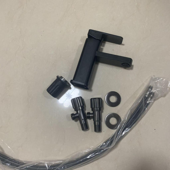 冷熱水雙用水龍頭 方形短款面盆水龍頭, 1個, 冷熱龍頭全套+兩個特厚不鏽鋼角閥