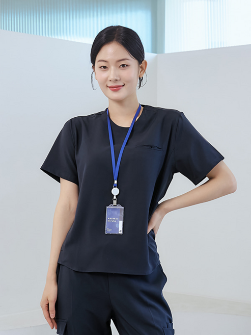 여성 크루넥 사이드포켓 스크럽 티셔츠 네이비 (ET-103W-1) 의사가운 약사가운 간호사복 간호복 수술복 간호사유니폼 병원가운 대학생 실습용가운 실험복 스크럽복 병원유니폼
