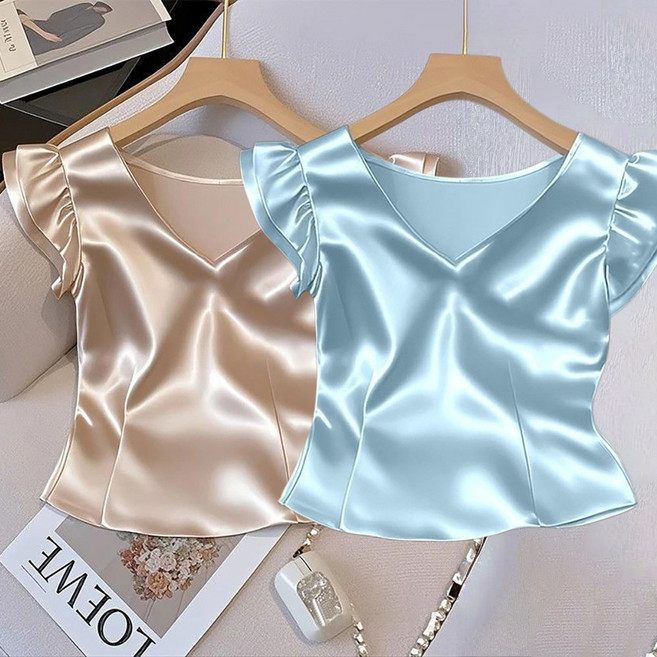 로르카 여성 브이넥 프릴소매 새틴 슬림핏 페미닌 데일리 블라우스 E01031827