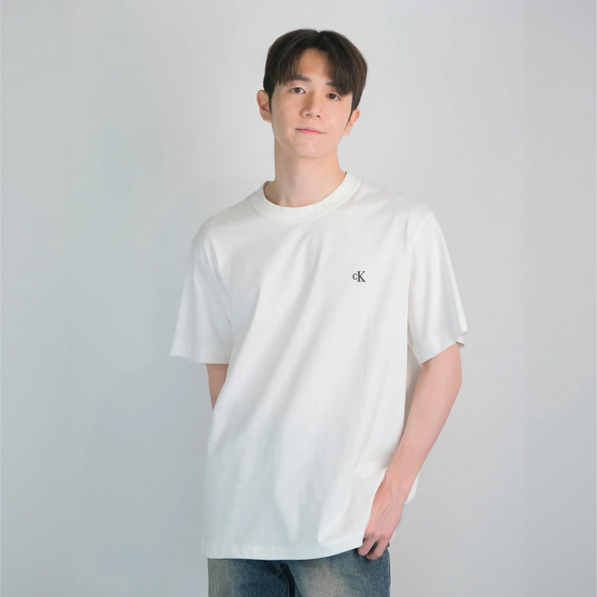 캘빈클라인 S/S CK 이지 핏 아카이브 로고 반팔 티셔츠