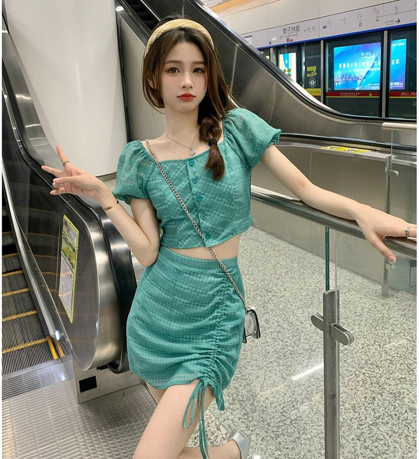 여성 여름 스커트 세트 고급 캐주얼 세트 상의 크롭 반팔 티셔츠 미니 스커트 셔링 디자인 YLP