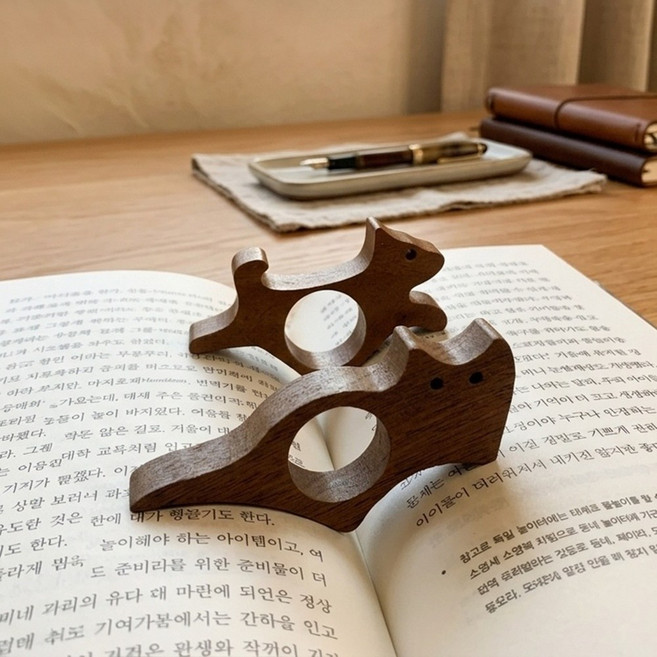 트리뷰샵 원목독서링 책좋아하는사람선물 손가락책갈피 책잡이 엄지북홀더 우드 나무 고양이 강아지, 딥월넛 고양이