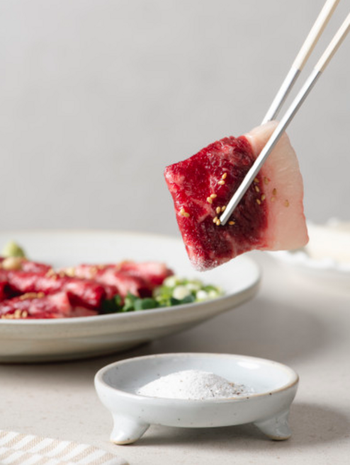 [인생차돌육회]한우1++투뿔 차돌박이육회150g [녹진하고 꼬독꼬독]차돌육회 차돌사시미 생차돌박이 캠핑고기, 통으로 150g