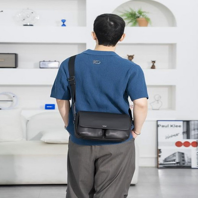 [AK수원점][질스튜어트][삭형콜라보] 로건 블랙 레더 플랩형 크로스 JUBA5E945BK