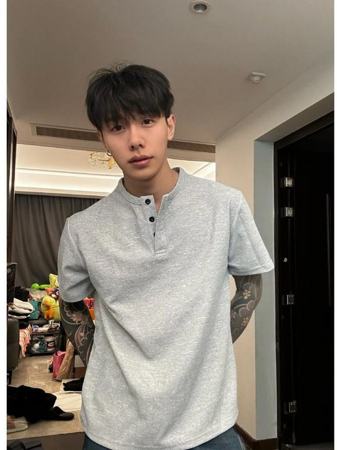 灰色華夫格亨利領短袖T恤 美式復古高級感