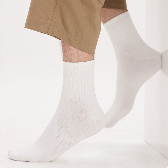Banjiwu 남성용 95.2% 순면 중목 양말 무봉제 설계와 보풀 방지 소재의 깔끔한 무지 디자인 데일리 양말 4족 세트