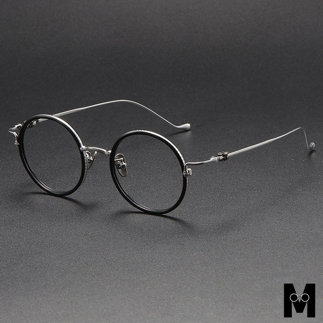 어떤 유행에도 끄떡없는 당신에게 어울리는 뭐쓰남의 동글이 티타늄 안경테