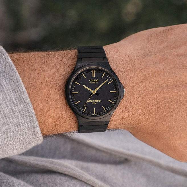 [CASIO 카시오] MW-240-1E2VDF 레진 스포티 캐주얼 학생 트렌드 손목시계