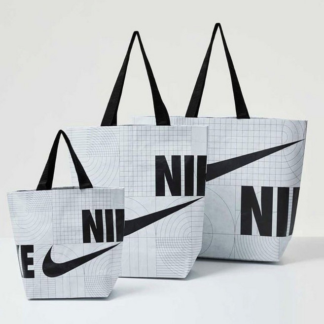 나이키 리유저블백 친환경 에코백 NIKE 리유저블 가방 장바구니 타포린 쇼핑백 스우시 로고 도시락 가방, 1개