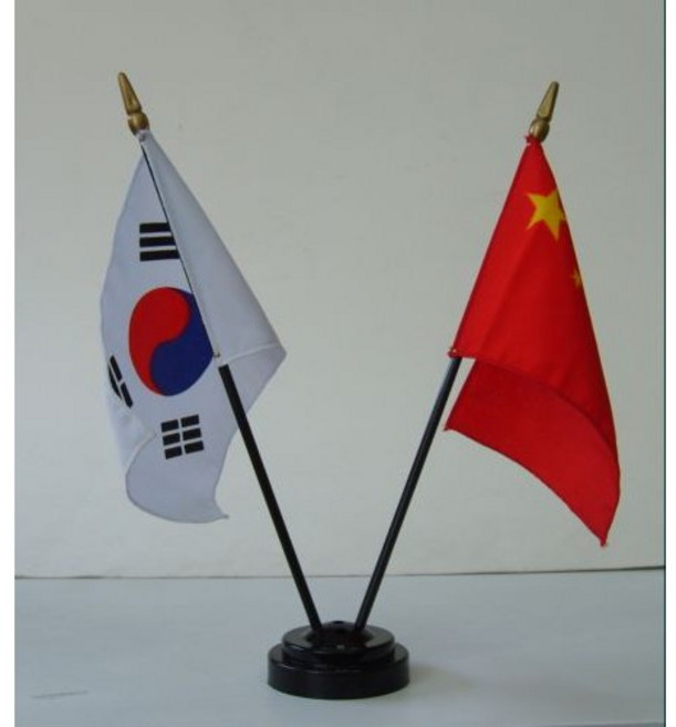 미니 탁상용 외국기 2개국 10 x 15cm 높이 27cm 국기 2장 받침대 1세트 테이블 국기 (원하는 국가명을 2개국을 받으실 주소 끝에 에 꼭 적어주세요), 한국+기타 (원하는 국가명을 적어 주세요)