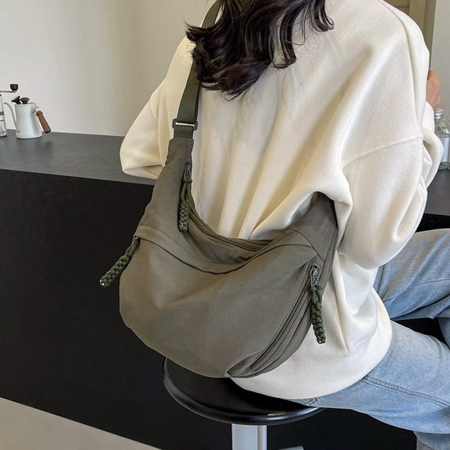 허블리 가벼운 반달백 크로스백 크로와상 가방