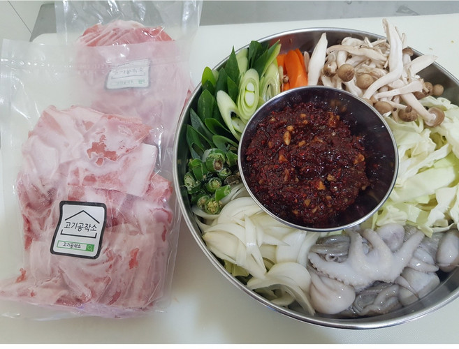 흑돼지 지리산흑돼지 고기공작소 뒷다리, (냉동)불고기용, 1개