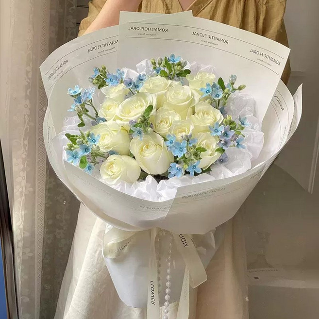 質感小香風永生白玫瑰花束 七夕情人節生日畢業送禮最佳選擇, 1件, 花晨玫瑰:19朵(加燈加禮袋)