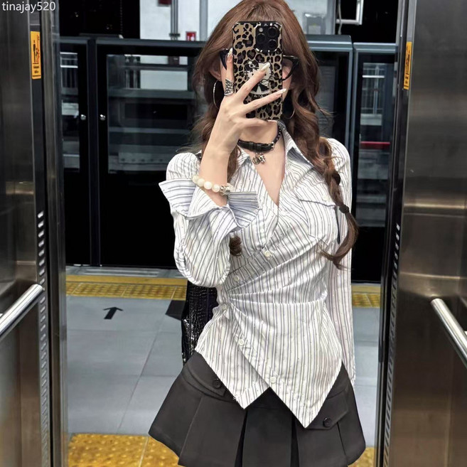 自習室藍色條紋燙鑽長袖V領襯衫女學院風掐腰襯衣百褶裙套裝，清新學院風，修身顯瘦