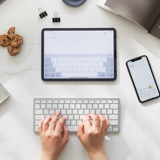 라이프썸 미니 블루투스 키보드(LFS-HA43) C타입 충전식 휴대용 3대기기 멀티 페어링 저소음, 실버, LFS-HA43, 제조사축