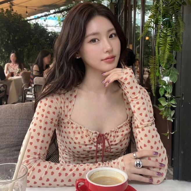 칩썬데이 여성 러블리 하트 패턴 레이스업 시스루 티셔츠 슬림핏 U넥 긴팔 섹시 니트 여리핏