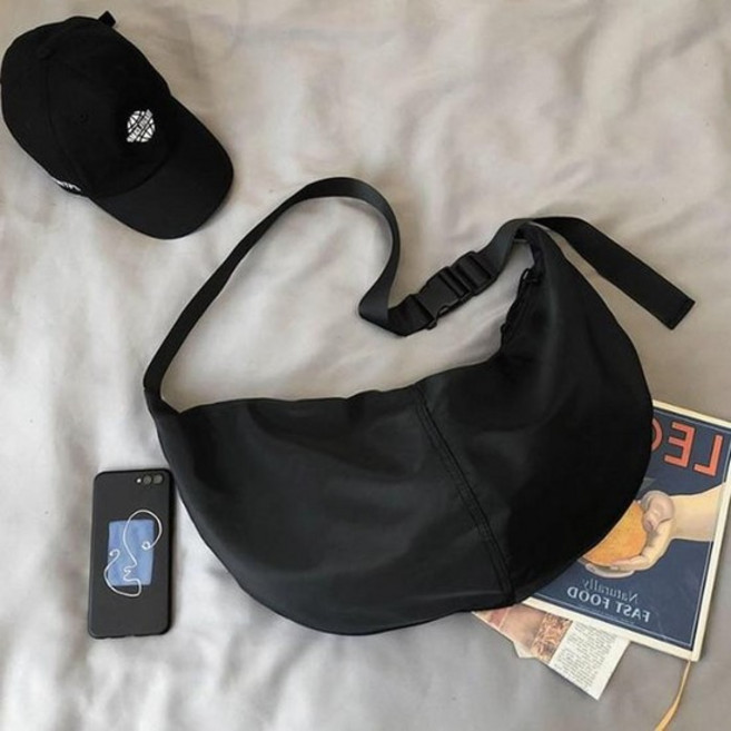 여백 반달백 크로와상 숄더 크로스백 가벼 캐주얼