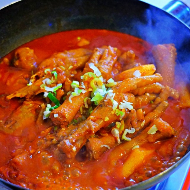 형제닭발 감칠맛이 일품인 국물닭발 매운 통 닭발, 800g, 3개