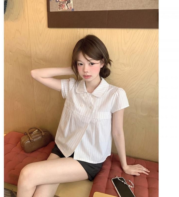 白色條紋娃娃領短袖襯衫